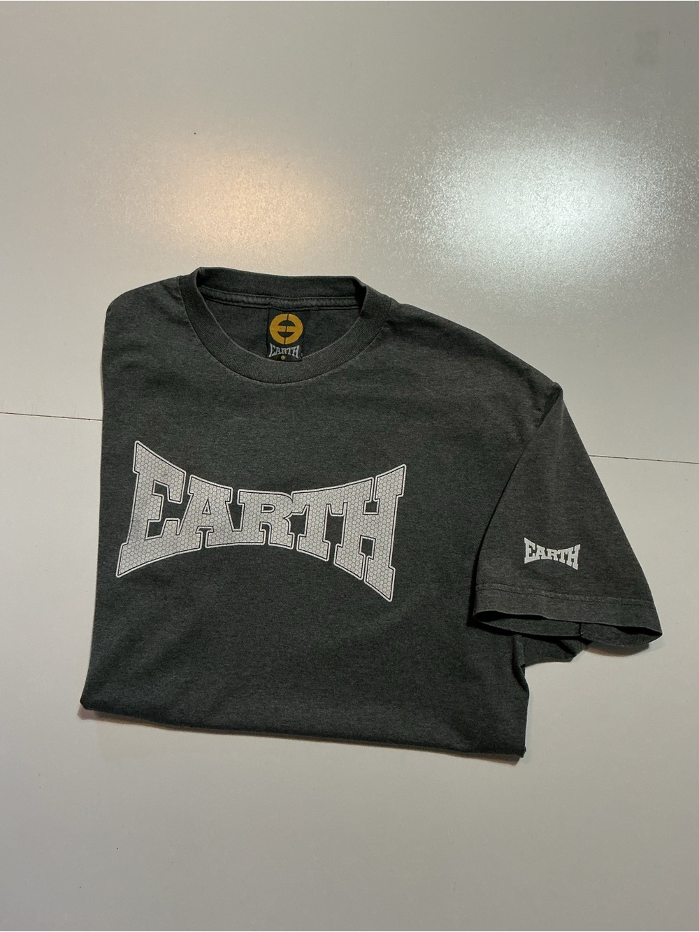 Vintage 90s Y2K Planet Earth Skateboards Made In USA Graphic S/S T-Shirt